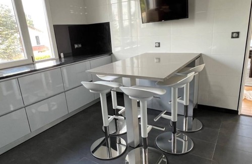 Neuilly-Plaisance Resort | 223 m² Private room ∙ 1 bedroom ∙ 7 guests