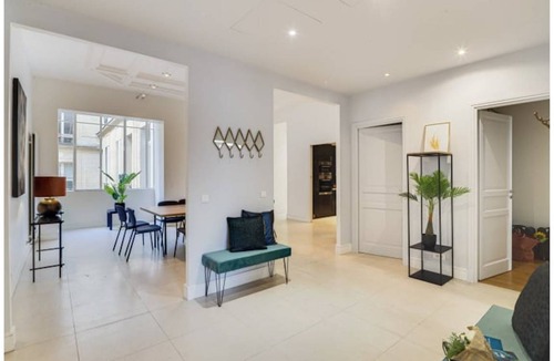 Champs-Elysees Apartment | 230 m² Apartment ∙ 4 bedrooms ∙ 8 guests