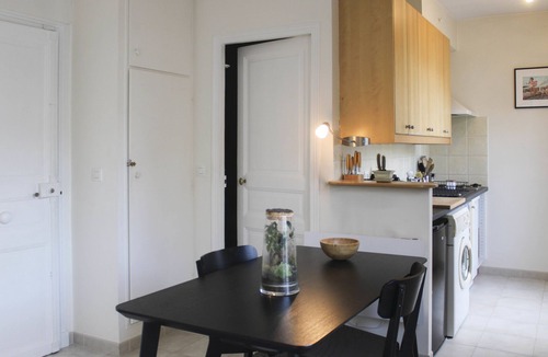 16th Arrondissement Apartment | 26 m² love cocoon with Eiffel Tower view
