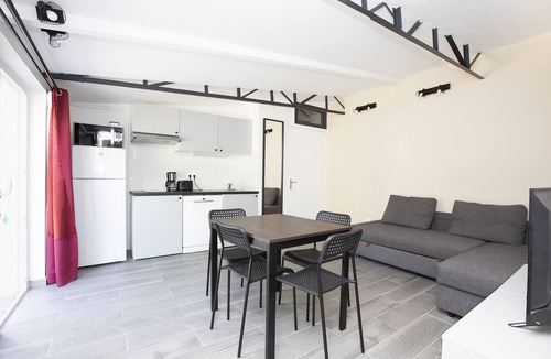 Garches Apartment | 30 m² unit, wheelchair accessible