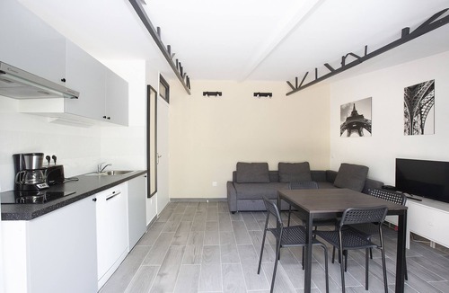 Garches Apartment | 30 m² unit, wheelchair accessible