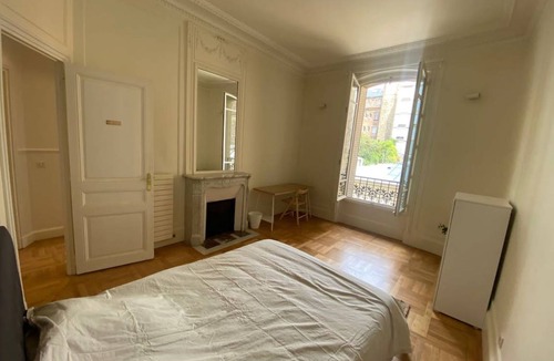 16th Arrondissement Resort | 300 m² Private room ∙ 1 bedroom ∙ 5 guests