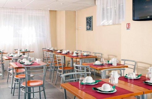 Plateau - Mont-Valerien Apartment | 32 m² Serviced apartment ∙ 127 guests