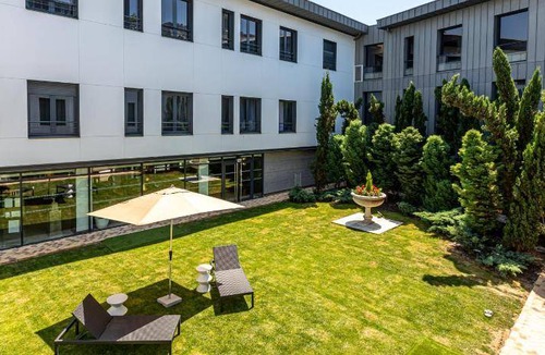 Saint-Cloud Apartment | 40 m² Serviced apartment ∙ 127 guests