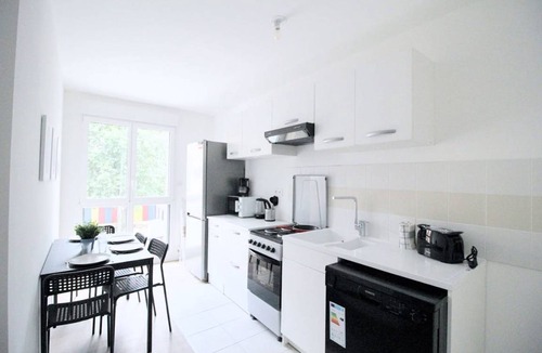 Clichy Resort | 85 m² Private room ∙ 1 bedroom ∙ 4 guests