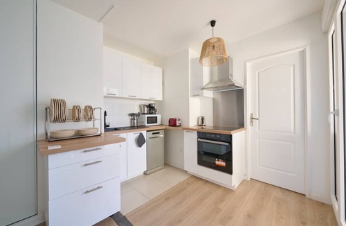 Clichy Resort | 92 m² Private room ∙ 1 bedroom ∙ 5 guests