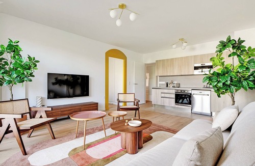 Clichy Apartment | A Bright 3-BR/2BA in Clichy
