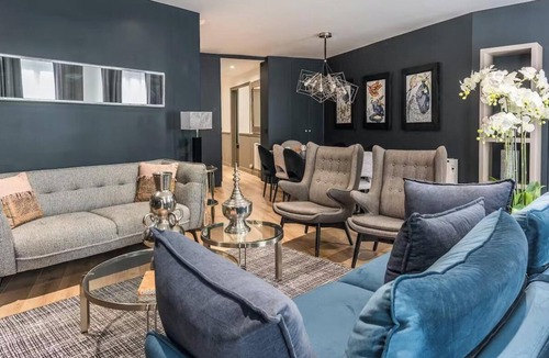 Enfants-Rouges Apartment | A CLASSIC FRENCH CHARM PERFECTLY OVERLOOKING THE ICONIC PLACE DE LA RÉPUBLIQUE.