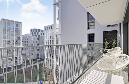 Clichy Apartment | A Cosy 3-BR/2BA in Clichy