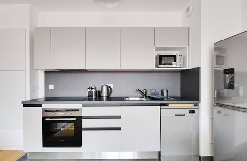 Clichy Apartment | A Design 2-BR/1-BA with Terrace in Clichy