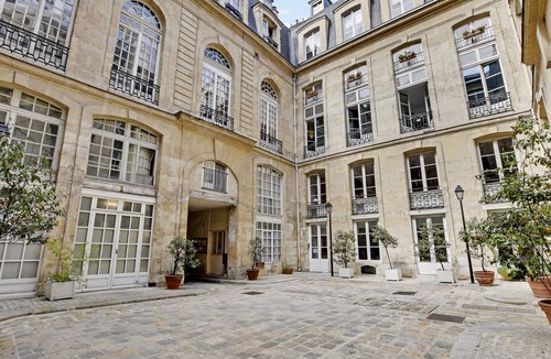 Les Halles Apartment | A Gorgeous 2-BR/2BA with Services in Louvre