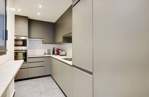 Porte-Dauphine Apartment | A Stunning 2BR/2BA Place Victor Hugo