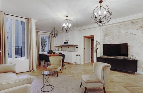 Arts-et-Metiers Apartment | A Stunning 3BR/3BA in the Marais