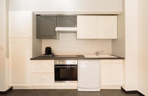 Garches Apartment | Air conditioned apartment, 3 min walk to the beaches, Garage