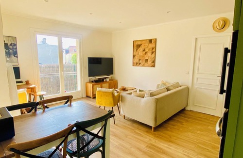 Neuilly-Plaisance Apartment | Apartment close to Paris and Disneyland, with large terrace