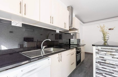 Combat Apartment | Apartment with balcony - Buttes Chaumont
