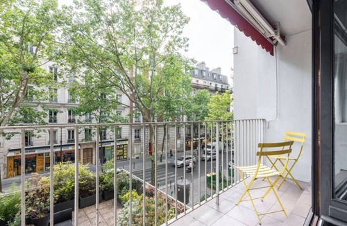 Combat Apartment | Apartment with balcony - Buttes Chaumont