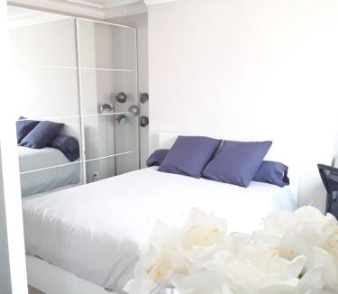 Quartier Sainte-Marguerite Apartment | Apartment with Car Park - Charonne Neighborhood