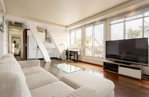 16th Arrondissement Apartment | Appart Terrasse Vue Tour Eiffel