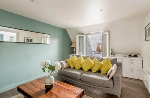 1st Arrondissement Apartment | Appartement avec vue imprenable sur le Louvre