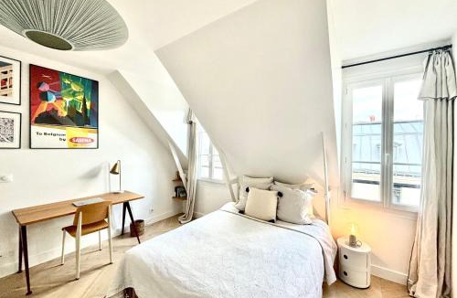 L'Europe Apartment | Appartement cosy à Paris 130 m² avec projecteur !