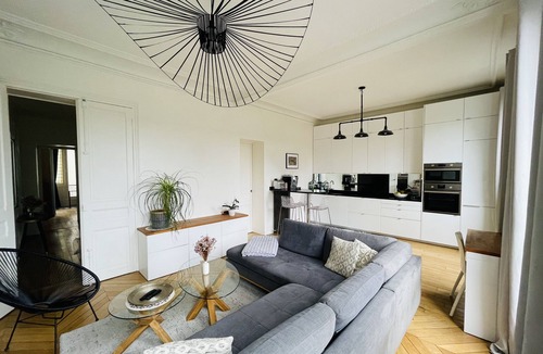 Necker Apartment | Appartement Haussmannien Moderne. Central et Proche de Toutes Commodités