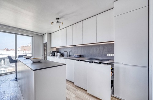 Auteuil Apartment | Astonishing views on Paris from the 45m2 terrace at the 8th floor -new building