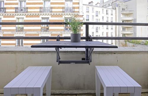 Combat Apartment | Balcony studio near Buttes Chaumont