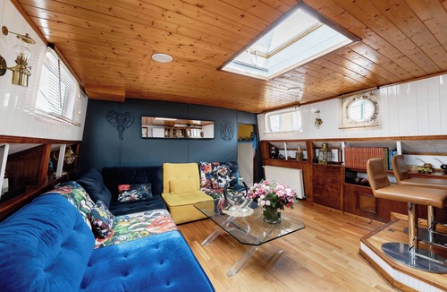 Asnieres-sur-Seine Boat Rental | Bateau Péniche de Standing 70 Metres Carrés Plus Terrasse Collée à Paris
