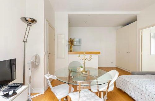 L'Europe Apartment | Beautiful apartment with terrace in Paris 8