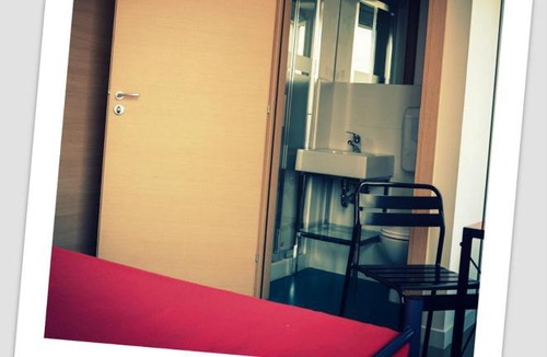 Combat Hostel | Beautiful Belleville Hôtel & Hostel