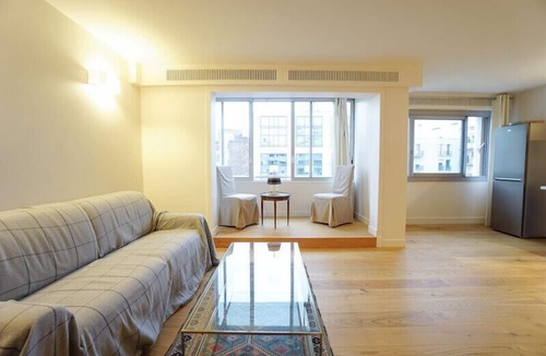Suresnes Apartment | Beautiful new Apartment with carpark