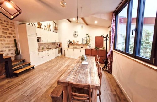 Clichy Apartment | Belle Maison Avec Jardin, Centre-ville, Métro