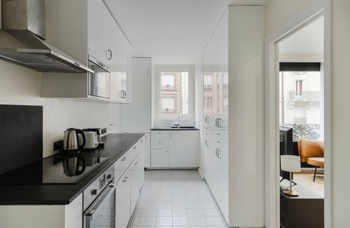 Auteuil Apartment | Blueground | Auteuil, doorman, nr Seine & offices