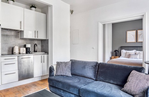 7th Arrondissement Apartment | Blueground | Invalides, intercom, nr Metro