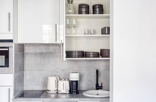 7th Arrondissement Apartment | Blueground | Invalides, intercom, nr Metro