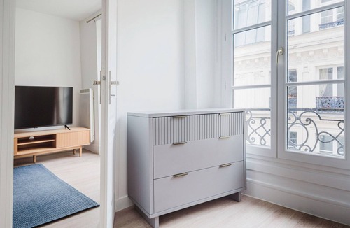 Paris City Center Apartment | Blueground | Saint Germain des Pres, near garden