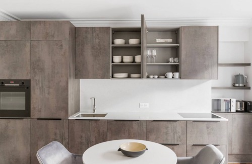Quartier de la Place-Vendome Apartment | Blueground | Saint-Honoré, nr Place Vendome