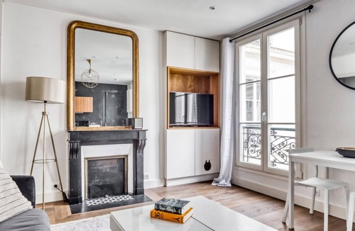 Saint-Germain-l'Auxerrois Apartment | Blueground | St. Honore, intercom, nr opera