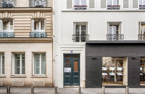 Quartier de la Place-Vendome Apartment | Blueground | Vendome/Saint Honoré, full kitchen