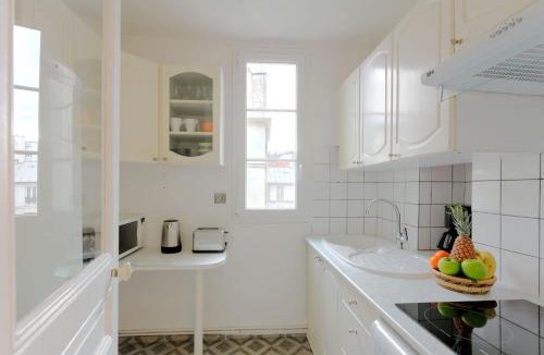 Quartier Sainte-Marguerite Apartment | BnBNova - 1BR Central Paris & Bastille