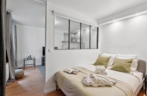 Quartier Saint-Ambroise Apartment | BnBNova - Le Marais