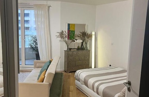 Clichy Apartment | Bright Cozy & Chic Apartment 2 min Paris