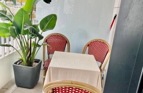 Clichy Apartment | Bright Cozy & Chic Apartment 2 min Paris