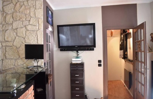 Quartier de la Goutte-d'Or Apartment | Bright Parisian Studio for 2