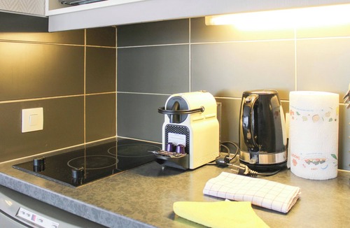 Issy-les-Moulineaux Apartment | Bright studio apartment with parking and balcony