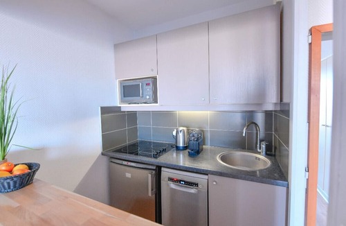 Combat Apartment | Bright with balcony at Buttes Chaumont