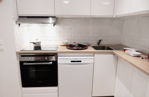 9th Arrondissement Apartment | Central charming Apt South butte Montmartre up to 7 people