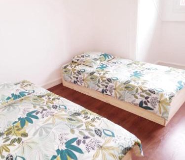 Sucy-en-Brie Hostel | CHADI hostel # uniquement pour chauffeur des camions étranger seulement, pas de toilette et pas de doucche # obligatoire de quitter l'endroit entre 7 hr et 23 h