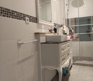 Thiais House | Chambre privée chez Ourdia